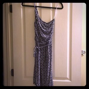 One shoulder, reaches knee area, with braided belt